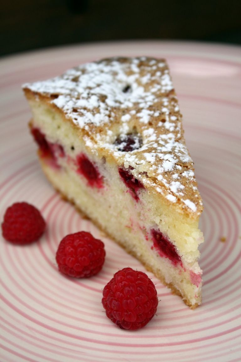 Sugar High Friday: Tonka Bean Spiced Apple-Raspberry Cake