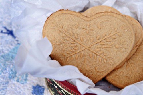 traditional round shortbread baking pan, vintage stoneware cookie mold w/  hearts