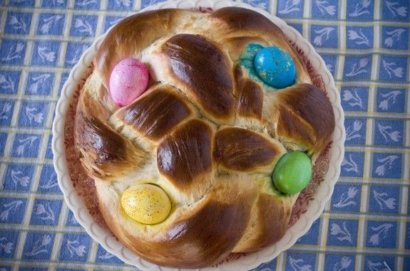 Natural egg dyes, braided bread, lemon shortbread and other good ideas for Easter