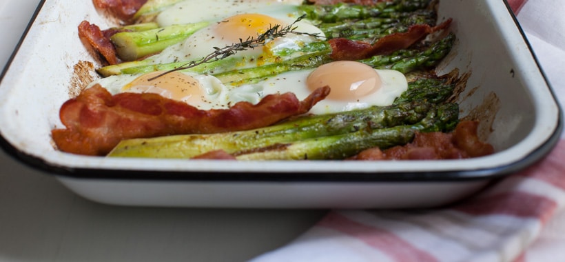 Breakfast in minutes: One-Pan Crispy Bacon and Roasted Asparagus with Baked Eggs