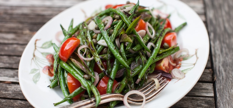 How to build a grilled green bean salad with ingredients you already have