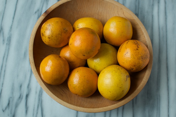 10 oranges in a bowl