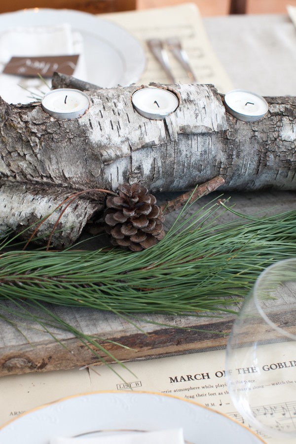 Neutral & Natural Christmas Tablescape on www.simplebites.net #rustic #decor #holiday 