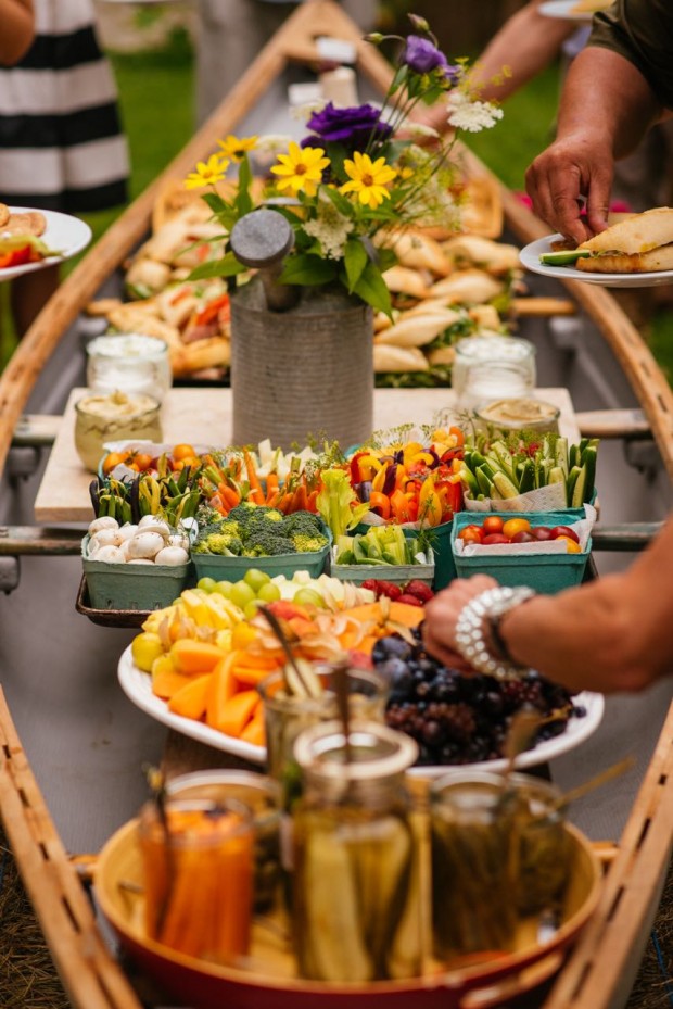 How to set up an outdoor buffet in a canoe || Simple Bites #entertaining #buffet