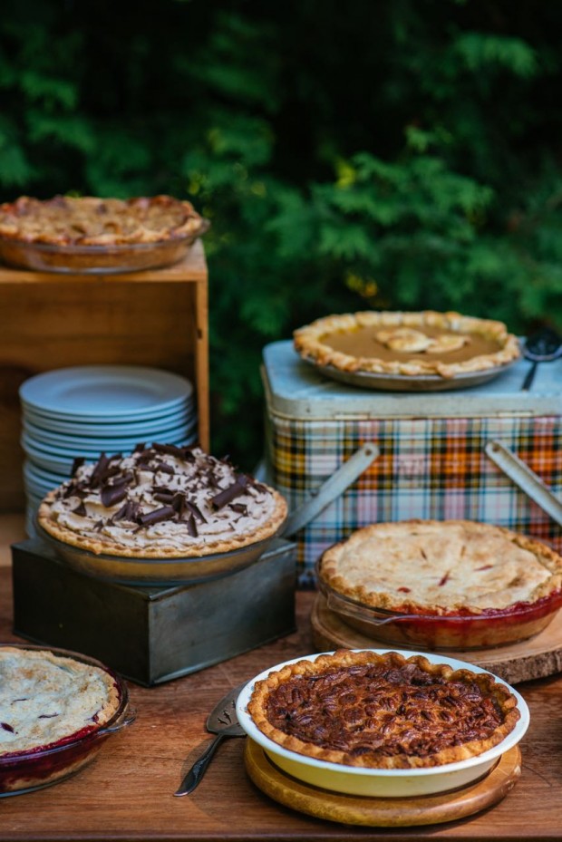 How to host an outdoor pie social || Simple Bites #gatherings #entertaining #pie