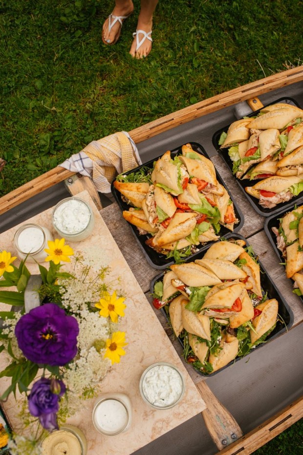 How to set up an outdoor buffet in a canoe - Simple Bites