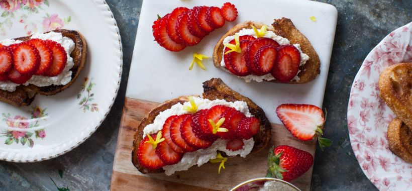 Cinnamon Toast with Ricotta and Strawberries