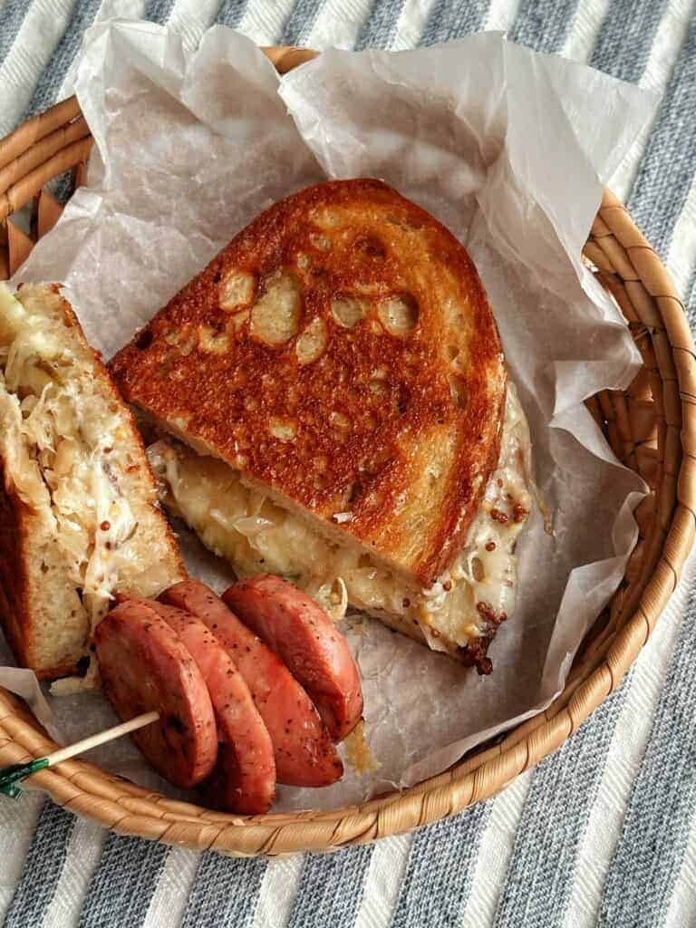 sliced grilled cheese hero basket